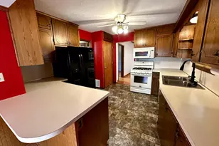 415 N 6th St, Marshall, MN 56258 - Photo 17