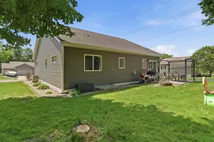 300 Tanager Rd, Mankato, MN 56001 - Photo 5