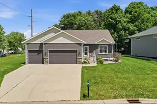 300 Tanager Rd, Mankato, MN 56001 - Photo 1