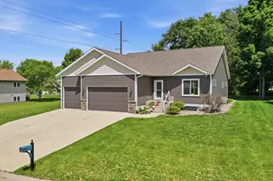 300 Tanager Rd, Mankato, MN 56001 - Photo 3