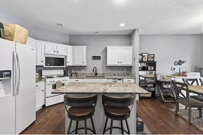 440 Hickory Lane N, Oakdale, MN 55128 - Photo 9