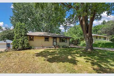 610 Grange Avenue N, Oakdale, MN 55128 - Photo 3