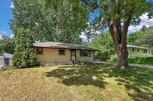 610 Grange Ave N, Oakdale, MN 55128 - Photo 3