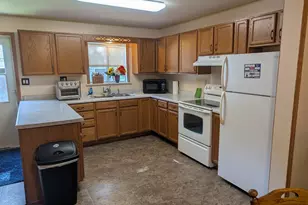208 S 7th St, Montevideo, MN 56265 - Photo 13