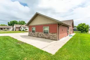 1506 Viking Ct, Fergus Falls, MN 56537 - Photo 3