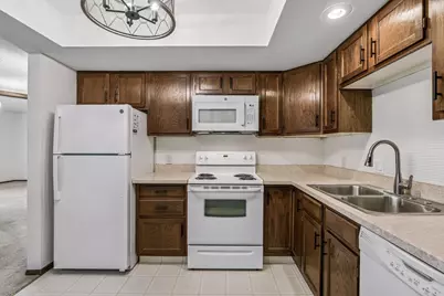 4710 58th Avenue N #201, Crystal, MN 55429 - Photo 9