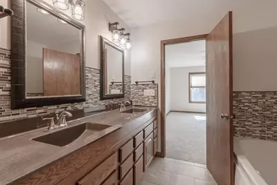 12991 Meadow Creek Drive, New Ulm, MN 56073 - Photo 23