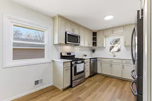 8933 Wally Dr, Golden Valley, MN 55427 - Photo 7