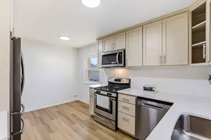 8933 Wally Dr, Golden Valley, MN 55427 - Photo 9