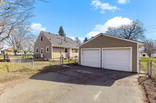 8933 Wally Dr, Golden Valley, MN 55427 - Photo 27