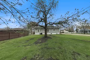 109 S Cottage Grove Ave, Luverne, MN 56156 - Photo 3