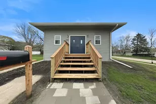 109 S Cottage Grove Ave, Luverne, MN 56156 - Photo 1