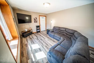 513 8th Ave SE, Waseca, MN 56093 - Photo 7