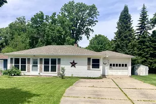 565 Madson Ave SW, Hutchinson, MN 55350 - Photo 1
