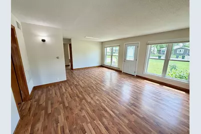 565 Madson Avenue SW, Hutchinson, MN 55350 - Photo 5