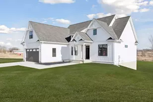 610 Field Point St, Roberts, WI 54023 - Photo 3