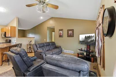 37888 Hawthorne Avenue, North Branch, MN 55056 - Photo 9