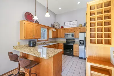 512 Hyde Avenue N, Mahtomedi, MN 55115 - Photo 5