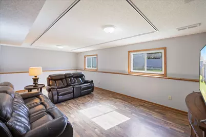 512 Hyde Avenue N, Mahtomedi, MN 55115 - Photo 37