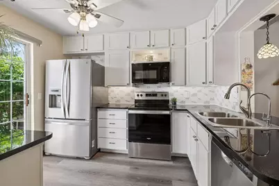 1929 Southcross Drive W #1204, Burnsville, MN 55306 - Photo 9