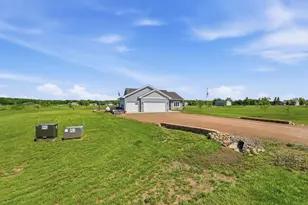8594 Dolphin Rd, Princeton, MN 55371 - Photo 3