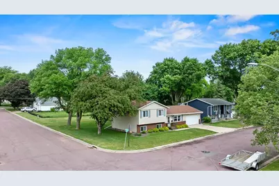 201 3rd Street E, Tracy, MN 56175 - Photo 3