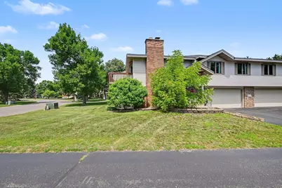 5654 Chatsworth Street N, Shoreview, MN 55126 - Photo 3