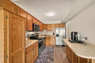 5654 Chatsworth St N, Shoreview, MN 55126 - Photo 13