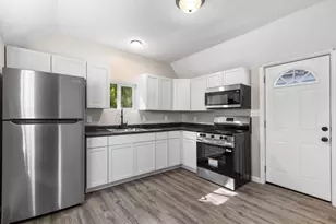 610 Park Ave, Sandstone, MN 55072 - Photo 3