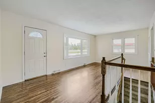 2097 Pinewood Dr, Mounds View, MN 55112 - Photo 9