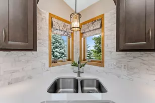 8649 Alisa Ln, Chanhassen, MN 55317 - Photo 9