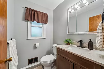 1866 Sterling Avenue N, Maplewood, MN 55109 - Photo 15