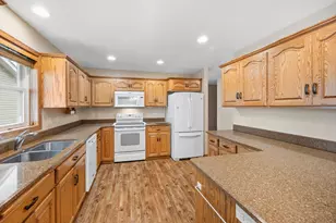 169 Summerset Ln SE, Hutchinson, MN 55350 - Photo 5
