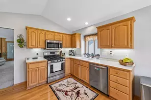 612 Butler Dr, Belle Plaine, MN 56011 - Photo 9
