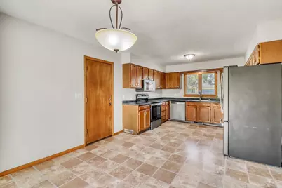 2206 Chancery Street S, Moorhead, MN 56560 - Photo 9