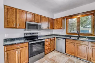 2206 Chancery St S, Moorhead, MN 56560 - Photo 5
