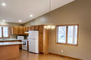 913 Richland Ave SW, Willmar, MN 56201 - Photo 3
