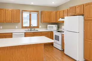 913 Richland Ave SW, Willmar, MN 56201 - Photo 5