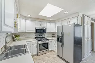 857 Rose Ave E, Saint Paul, MN 55106 - Photo 13