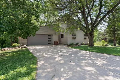 2006 11th Avenue NE, Austin, MN 55912 - Photo 9