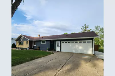 1105 5th Avenue SW, Pipestone, MN 56164 - Photo 3