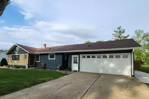 1105 5th Ave SW, Pipestone, MN 56164 - Photo 3