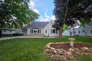 723 S 4th St, Le Sueur, MN 56058 - Photo 3