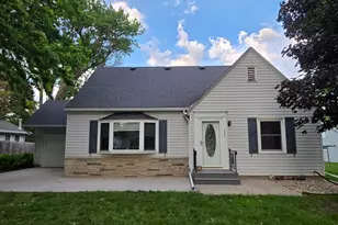 723 S 4th St, Le Sueur, MN 56058 - Photo 1