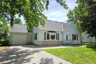 723 S 4th St, Le Sueur, MN 56058 - Photo 1