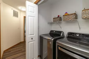 1691 Village Trail E, Maplewood, MN 55109 - Photo 33