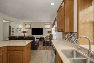 1691 Village Trail E, Maplewood, MN 55109 - Photo 21