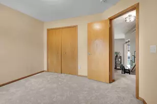 2186 Woodcrest Dr, Woodbury, MN 55129 - Photo 19