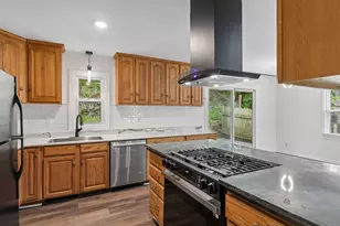 54 King St W, Saint Paul, MN 55107 - Photo 1
