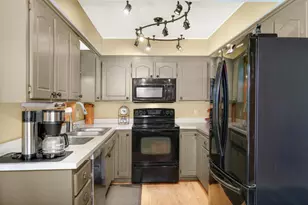 27985 Lakelawn Dr, Lindstrom, MN 55045 - Photo 9